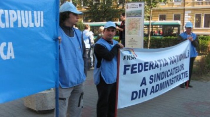 Sindicatele din Administraţie cer reîntregirea salariilor până la 31 mai şi ameninţă cu proteste